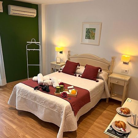 Hostal La Janda Vejer de la Frontera Exterior foto A room at the hotel
