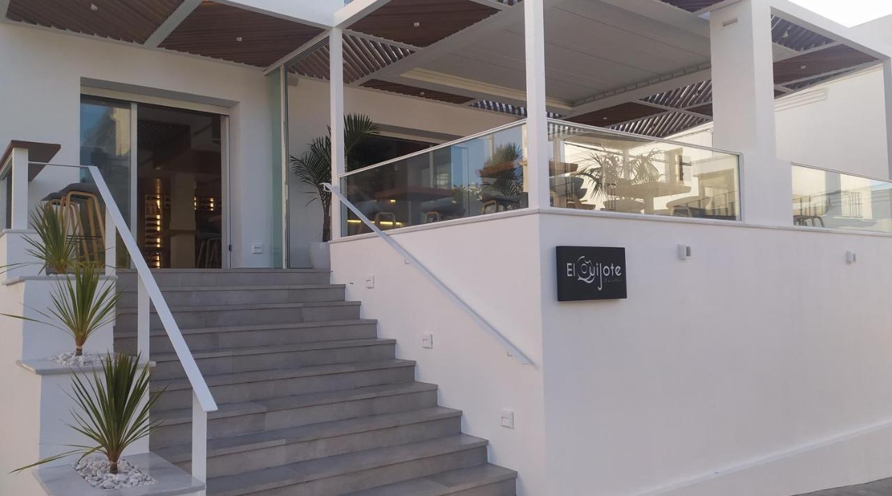 Hostal La Janda Vejer de la Frontera Exterior foto Entrance to the hotel