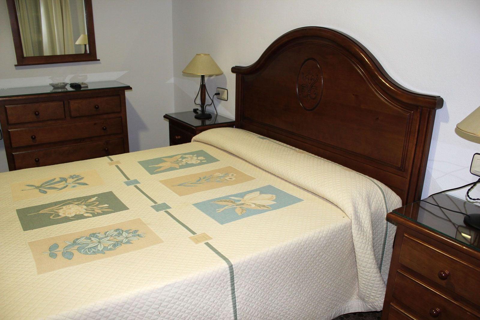 Hostal La Janda Vejer de la Frontera Exterior foto A bed with a headboard